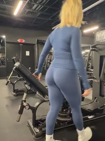 mirandacohenfit Instagram post about Lower body workout instruction