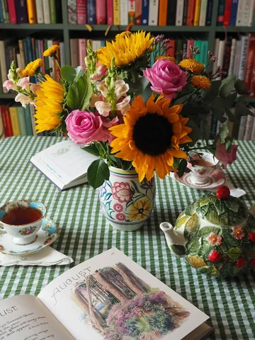 mirandasbookcase Instagram post about Bloom & Wild bouquet promotion