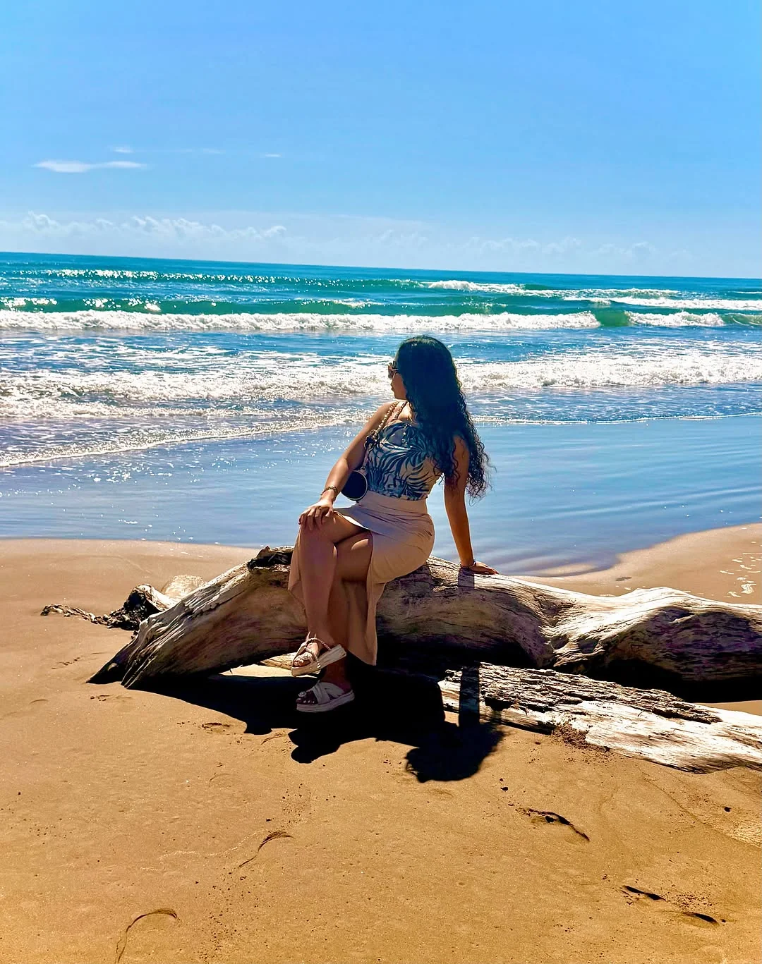 mirandav_brave Instagram post about Tropical lifestyle