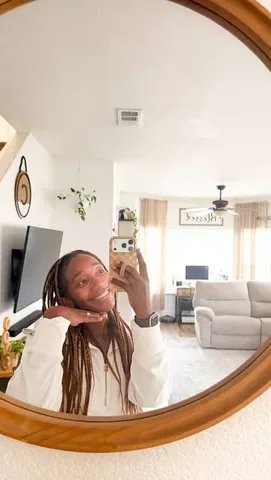 missporsha Instagram post about Loopy Case giveaway