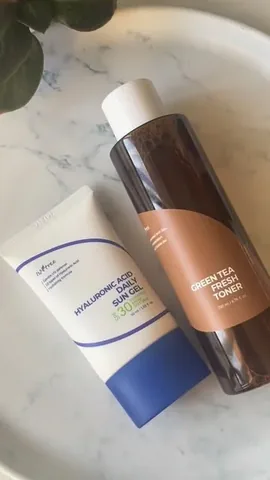 mochiandblush Instagram post about Isntree skincare review