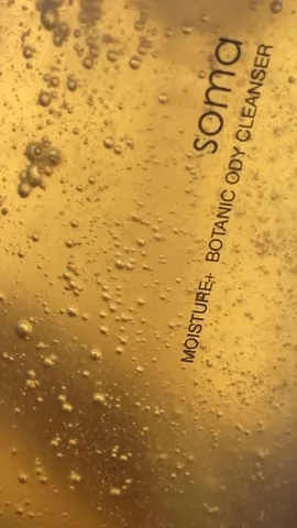 mochiandblush Instagram post about Naturallogic body cleanser review
