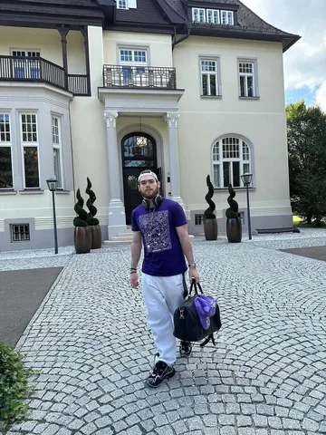 mongraal Instagram post about Personal expression