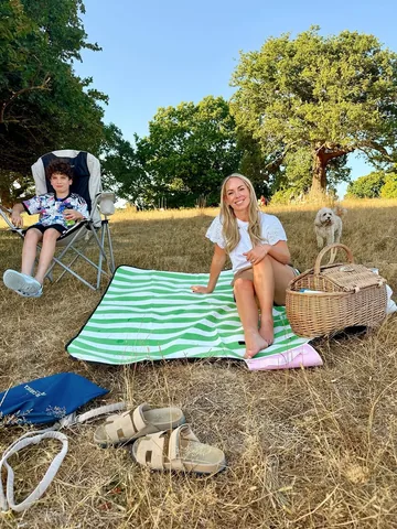 mrsemilynorris Instagram post about Family stargazing outing