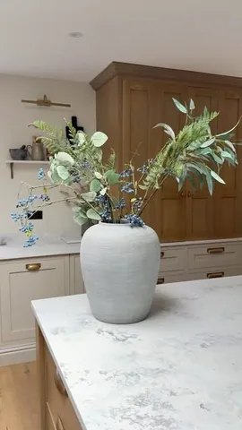 mrsemilynorris Instagram post about Flower arranging hack