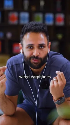mrwhosetheboss Instagram post about Wired earphone trend