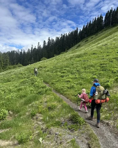 mtnmamatales Instagram post about Friendship in outdoor families