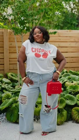 musingsofacurvylady Instagram post about Plus size fashion