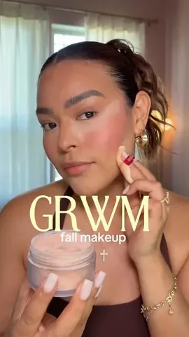mvrubi Instagram post about Fall makeup