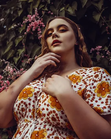 nerdycurvyandthriving Instagram post about Portrait photography