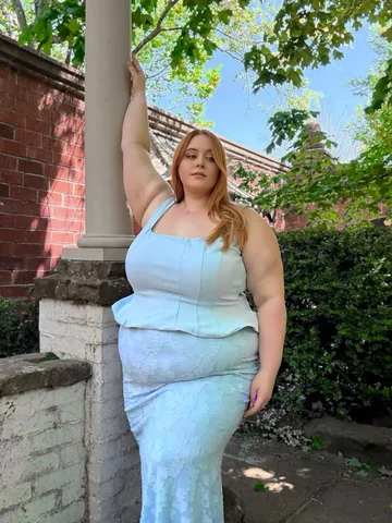 nerdycurvyandthriving Instagram post about Occasion fashion