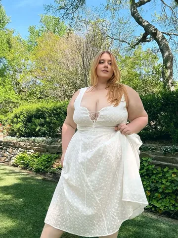 nerdycurvyandthriving Instagram post about Plus size fashion