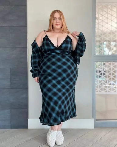 nerdycurvyandthriving Instagram post about Plus size fashion