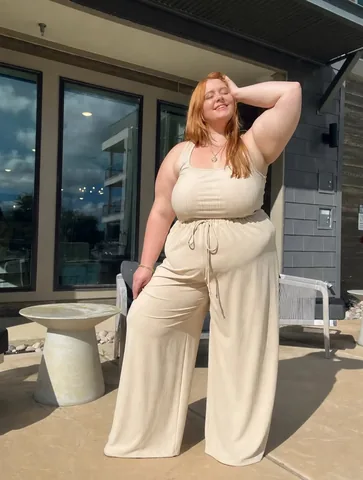 nerdycurvyandthriving Instagram post about Plus size fashion