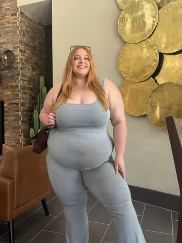 nerdycurvyandthriving Instagram post about Plus size fashion