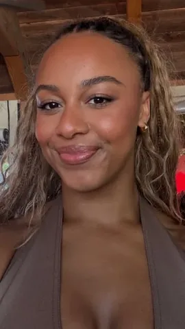 niasioux Instagram post about Makeup