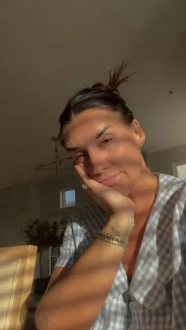 nic.maxam Instagram post about Motherhood