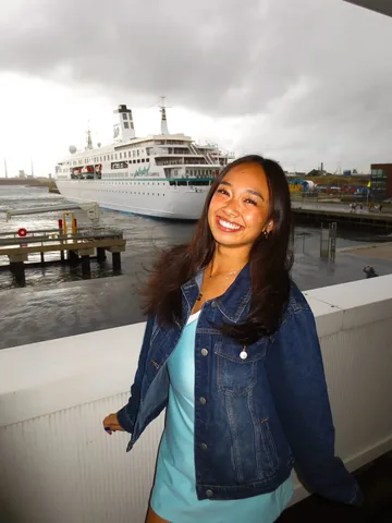 nicolelaeno Instagram post about Life at sea