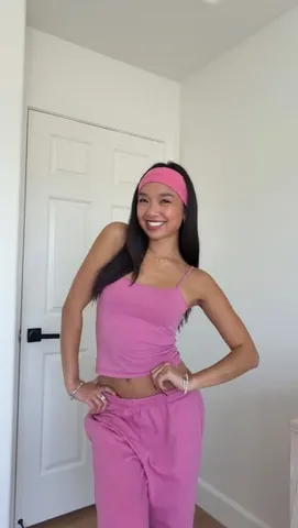 nicolelaeno Instagram post about Swiffer product promotion