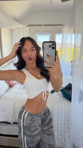 nicolelaeno Instagram post about Travel packing joke