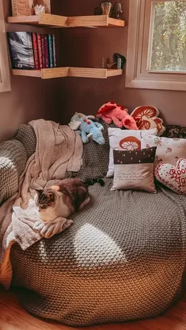 Courtney | Bookstagram Instagram post thumbnail