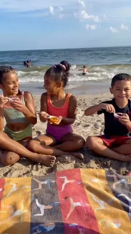 nubiaandnyima Instagram post about Beach day