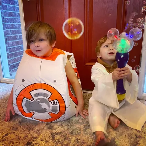 officialkittiesmamayt Instagram post about Halloween celebration