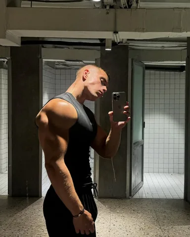 oliverforslin Instagram post about Summer lifestyle