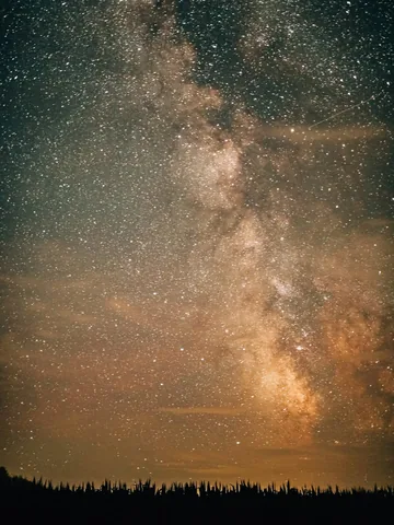 ourlivelytribe Instagram post about Milky Way night photography