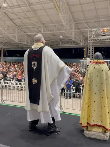 padremarcelorossi Instagram post about Missa e santuário