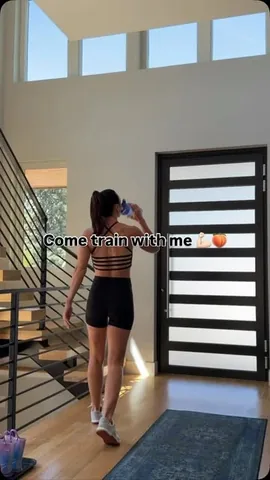 paleomg Instagram post about LMNT electrolytes