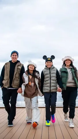partyof4sometimes2 Instagram post about Family cruise activity