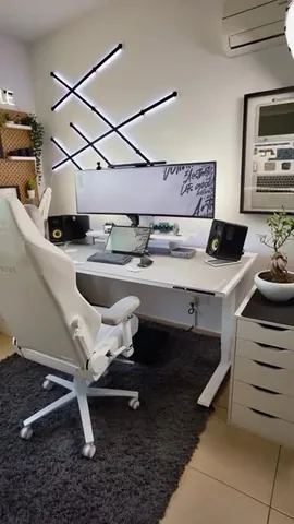 peterpandev Instagram post about Desk setup