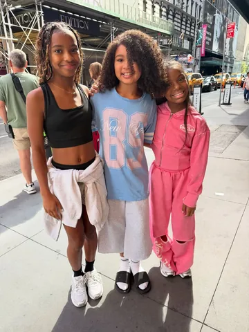 phesplaytime Instagram post about Meeting new people
