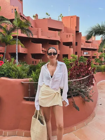 philippabloom Instagram post about Holiday fashion
