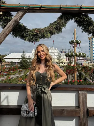 pilotmadeleine Instagram post about Oktoberfest