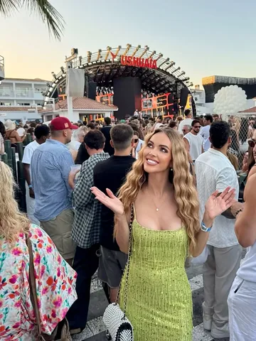 pilotmadeleine Instagram post about Healing after divorce