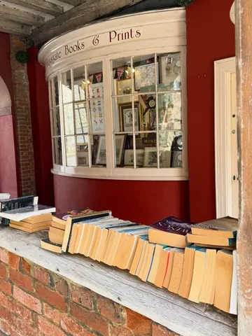 places_and_books Instagram post about Literary quiz