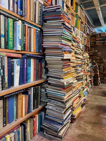 places_and_books Instagram post about Literary quiz