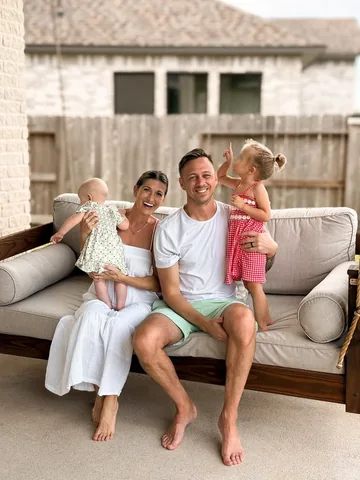 positravelty Instagram post about Family life