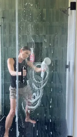 positravelty Instagram post about Shower cleaning