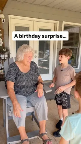 rachelearls Instagram post about Birthday gift promotion
