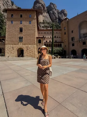 rachelvogttrends Instagram post about Barcelona family travel