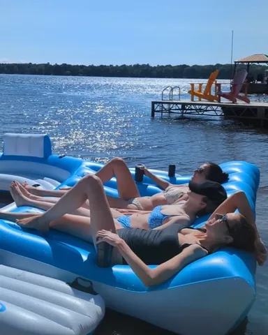 rachhloves Instagram post about Summer memories