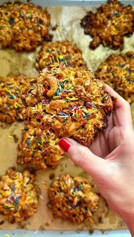 rachlmansfield Instagram post about Birthday cake cookies