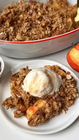 rachlmansfield Instagram post about Apple crisp recipe