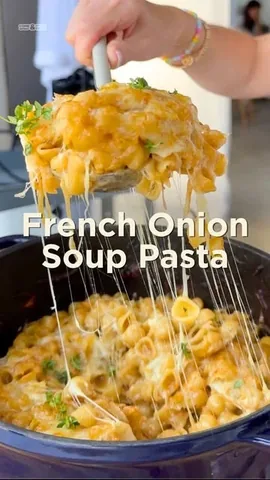 rachlmansfield Instagram post about French onion soup pasta