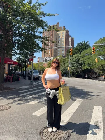 raeannlangas Instagram post about Activewear