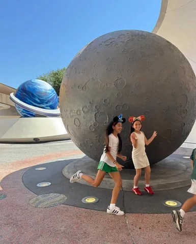 raisingfivekind Instagram post about Disney World travel