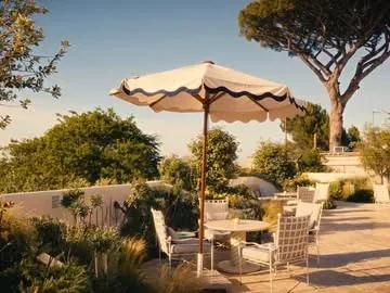 raz_kind Instagram post about Capri travel